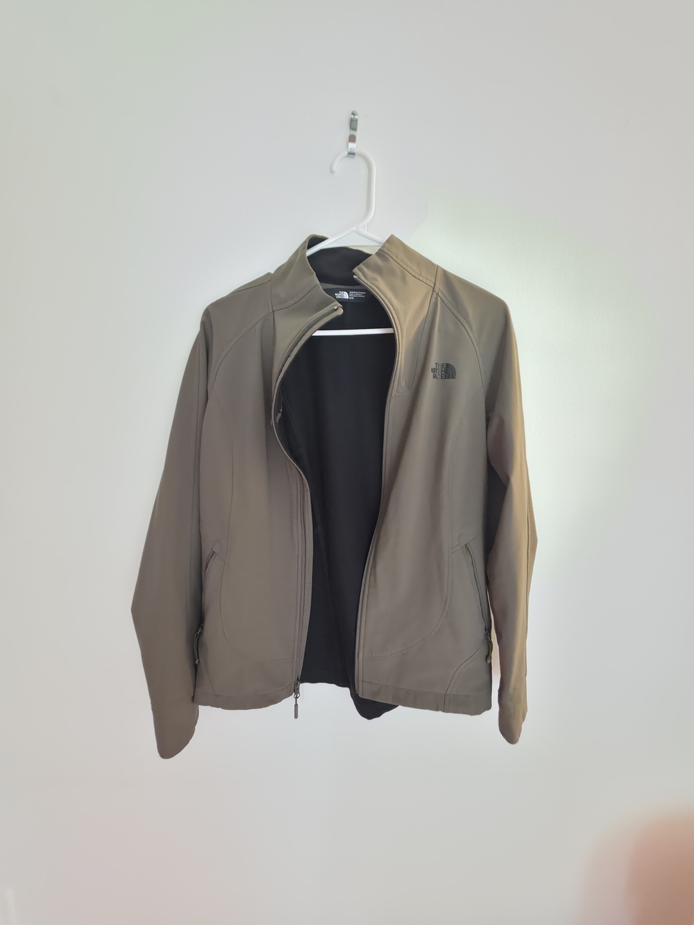 The North Face Wome's Softshell Jacket in Olive